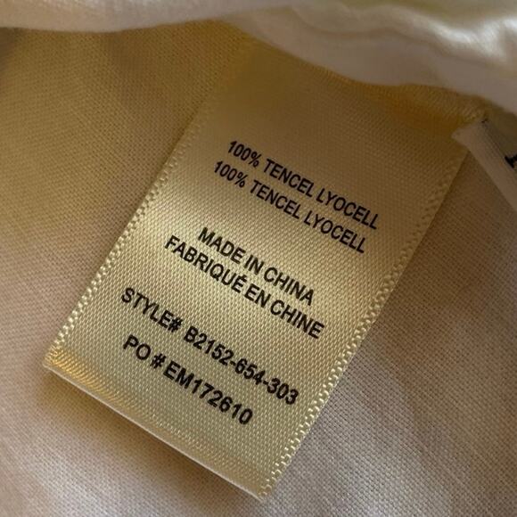 Bella Dahl High Neck Whight Classic Tank W/ Side Button Detail - Picture 8 of 9